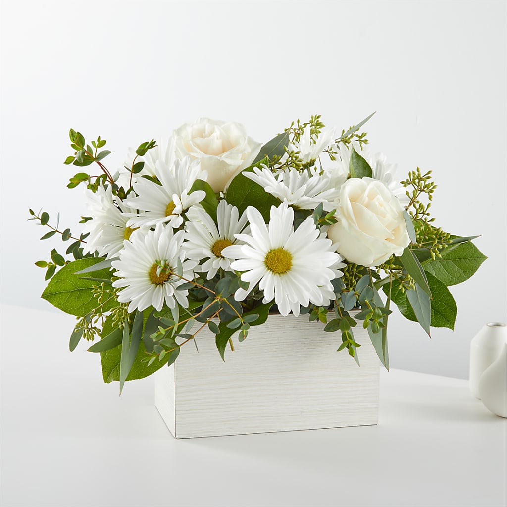 Fresh Linen Box Bouquet – SIXTO'S FLOWER SHOP, Union City NJ