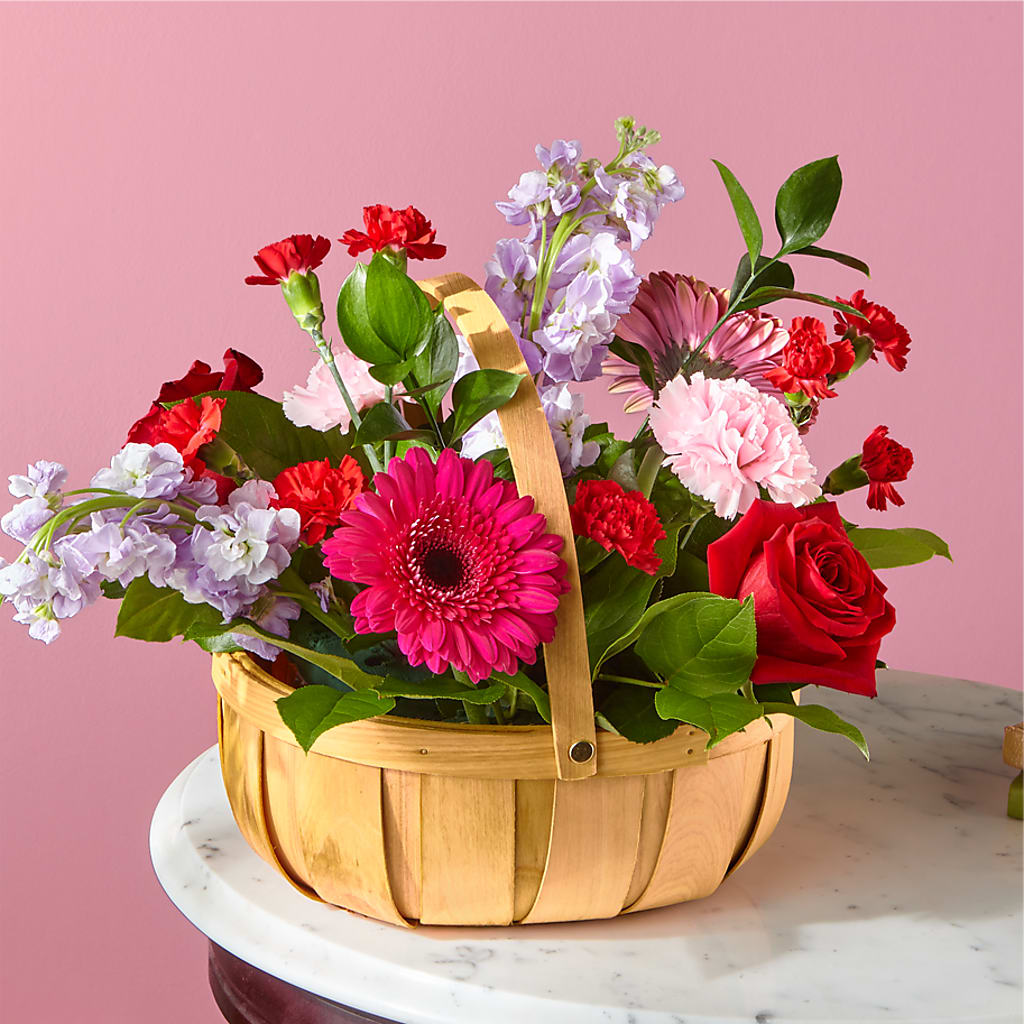 Pink Picnic Basket – SIXTO'S FLOWER SHOP, Union City NJ