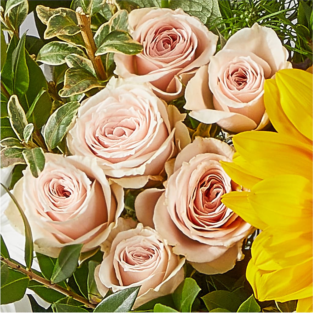 The Good Life Bouquet – SIXTO'S FLOWER SHOP, Union City NJ
