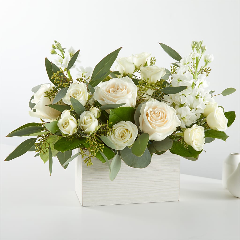 Fresh Linen Box Bouquet – SIXTO'S FLOWER SHOP, Union City NJ