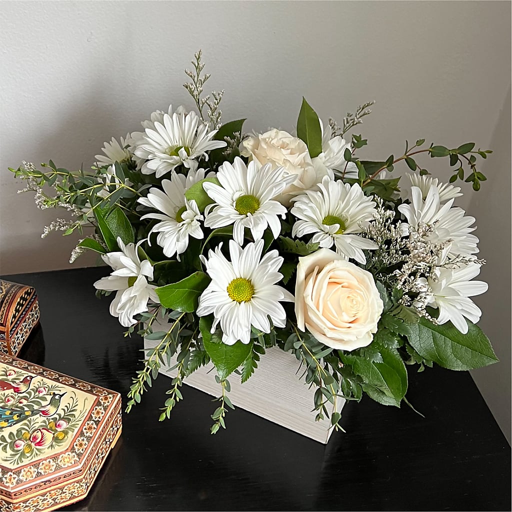 Fresh Linen Box Bouquet – SIXTO'S FLOWER SHOP, Union City NJ