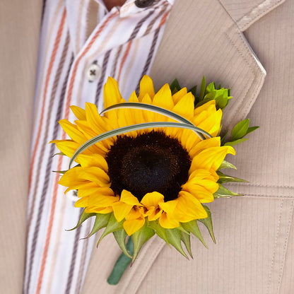 Free Spirit Boutonniere – SIXTO'S FLOWER SHOP, Union City NJ